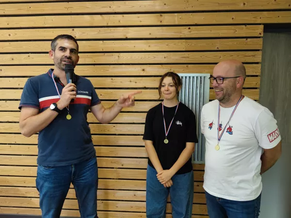 Nous récompensons surtout l'état d'esprit, ici Bob38 dernier des classement, mais toujours avec le sourire ! Nous récompensons surtout l'état d'esprit, ici Bob38 dernier des classement, mais toujours avec le sourire !